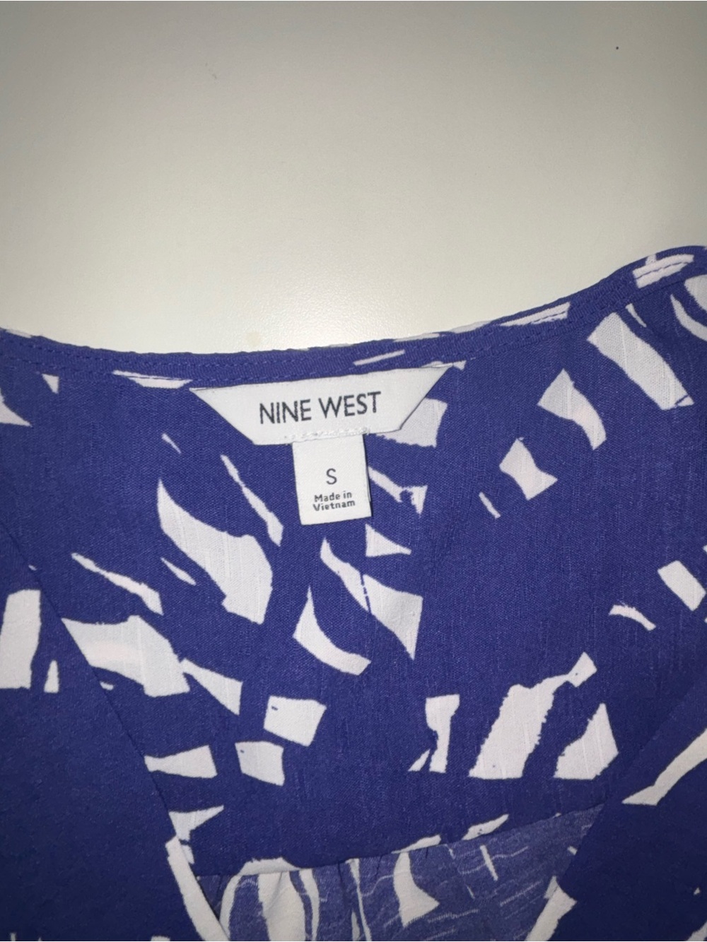 Nine West Blue & White Abstract Faux-Wrap Smocked Waist Top - Size S - Picture 3 of 7